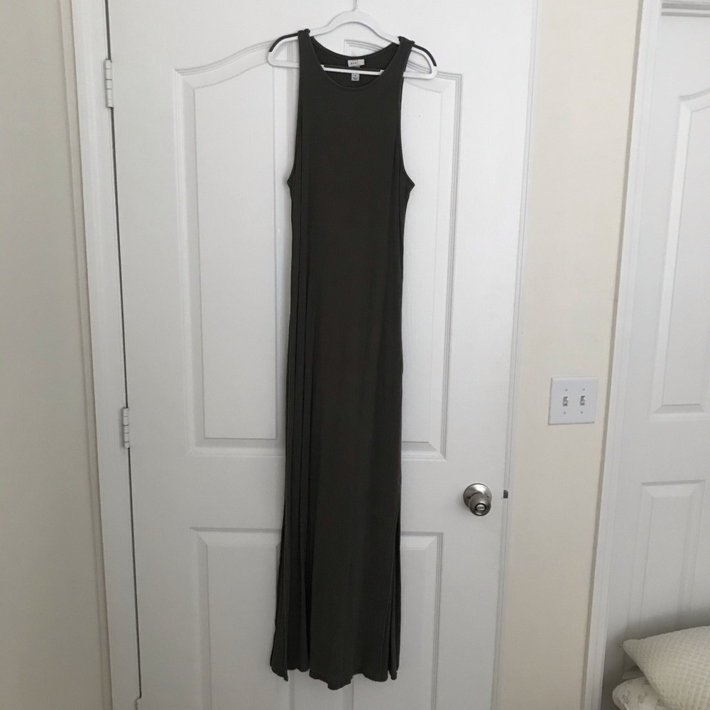 Sleeveless maxi dress